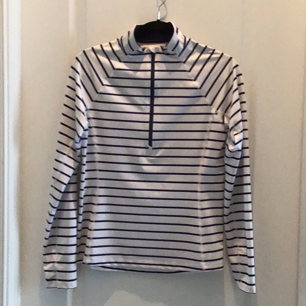Vineyard Vines  golf quarter zip jacket size small.